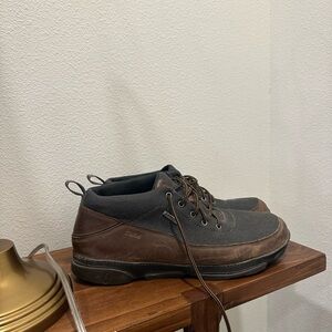 OluKai Men's Brown and Black Boots